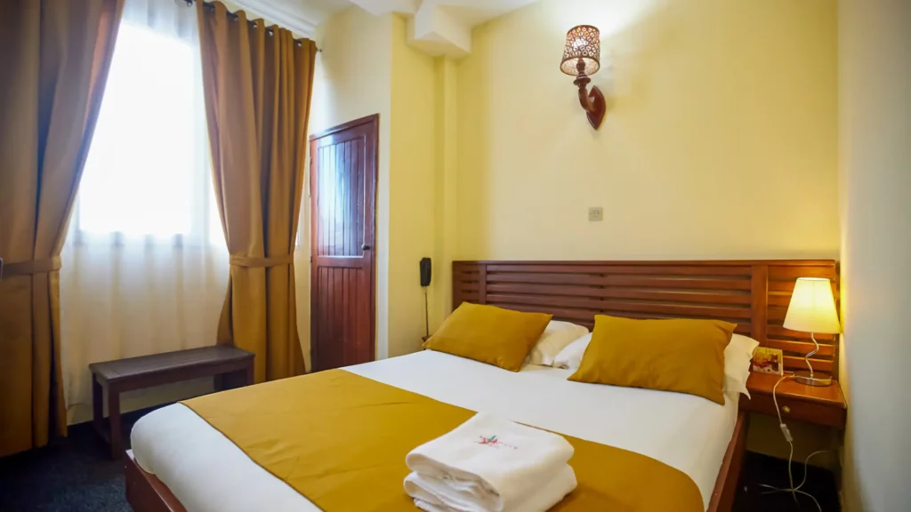 Chambre double confortable de votre hôtel 3 étoiles à Antananarivo pour passer les fêtes de l’indépendance.